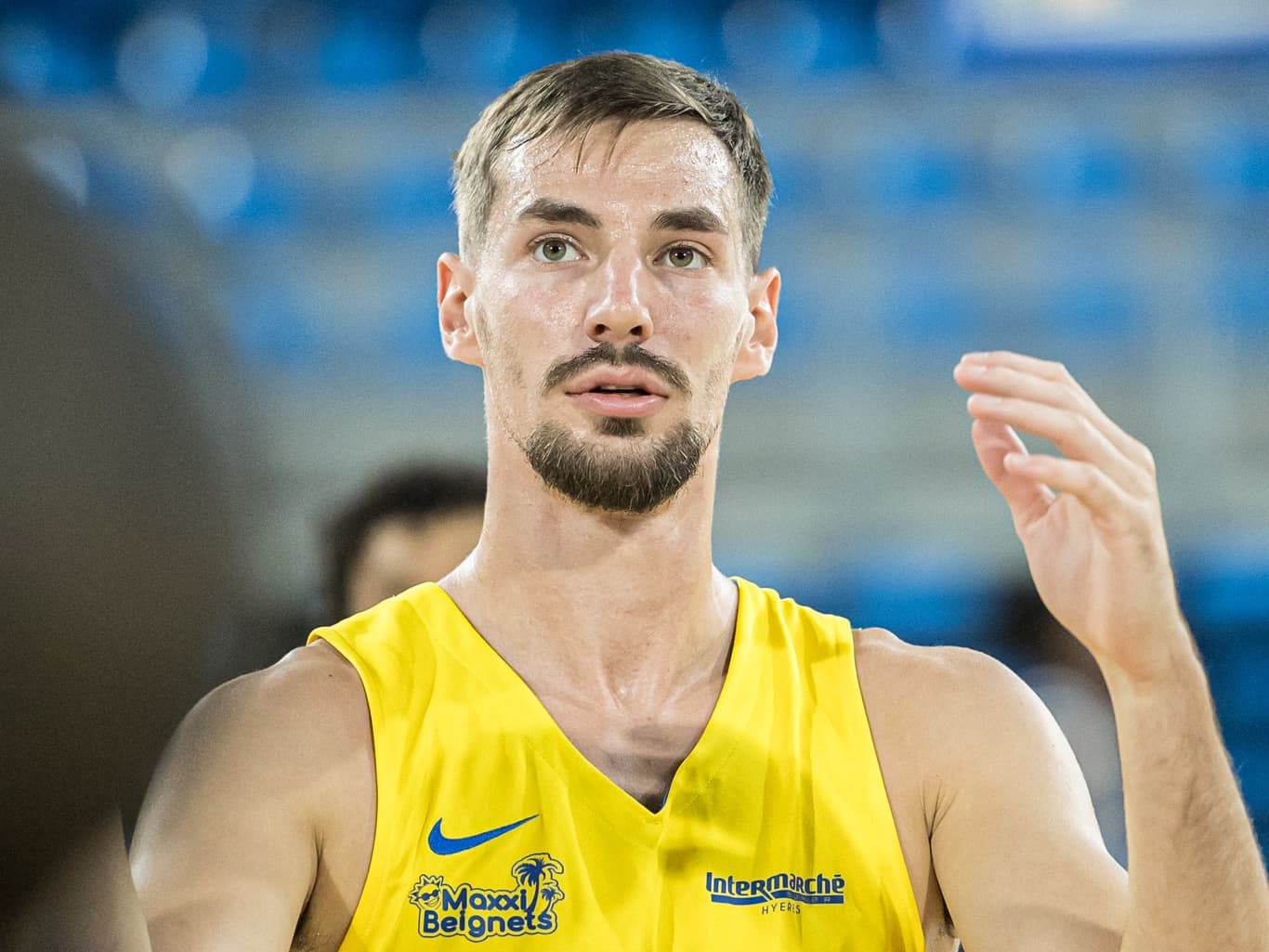 Nikola Knezevic offre la première place au HTV, le calendrier surchargé remis en cause