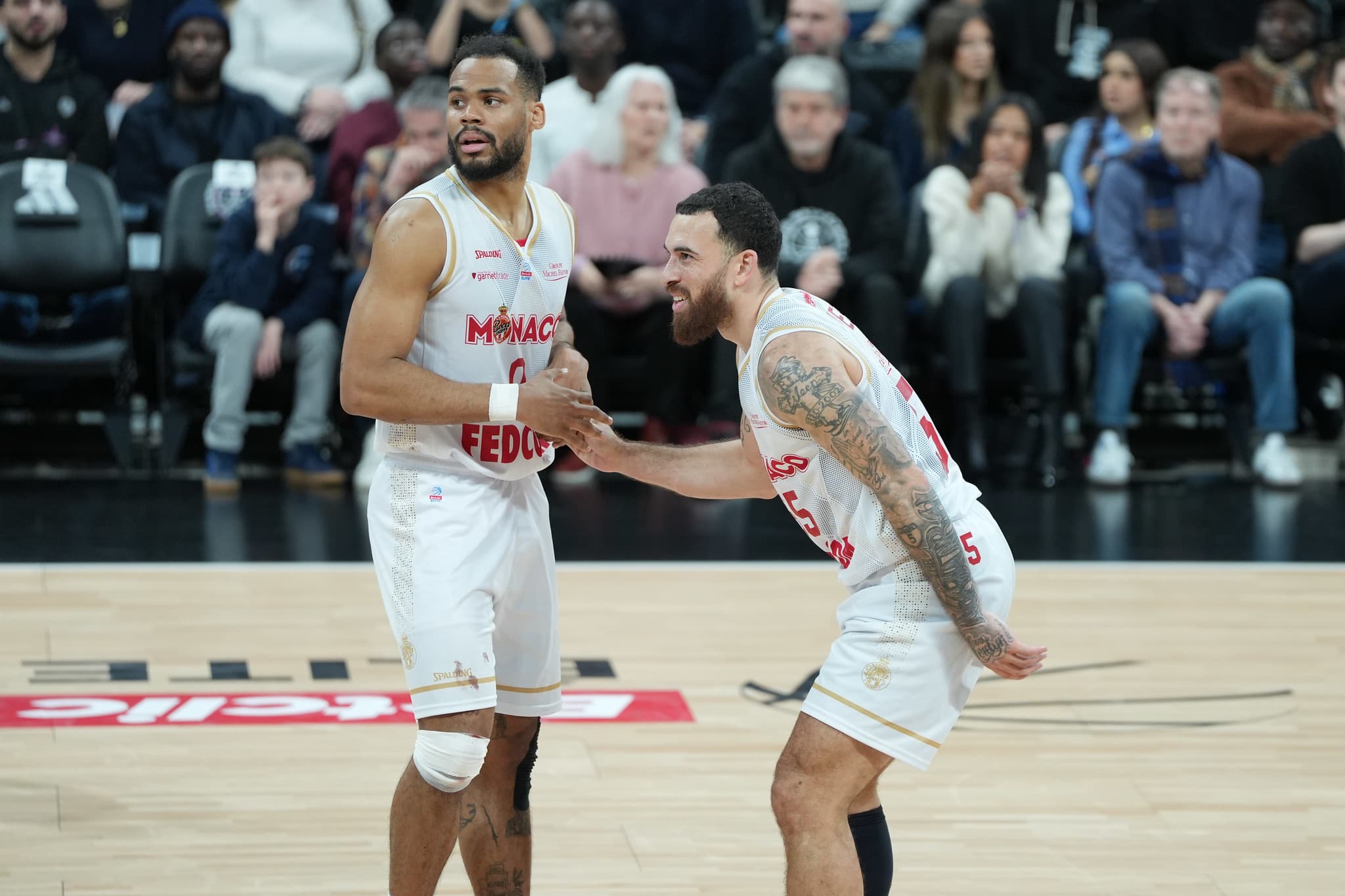 Quand Mike James s’enflamme devant le match d’Élie Okobo