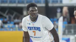 Narcisse Ngoy sort d’une saison exceptionnelle, entre récompenses individuelles, succès collectifs et Draft NBA, avant de rejoindre Auburn en NCAA.