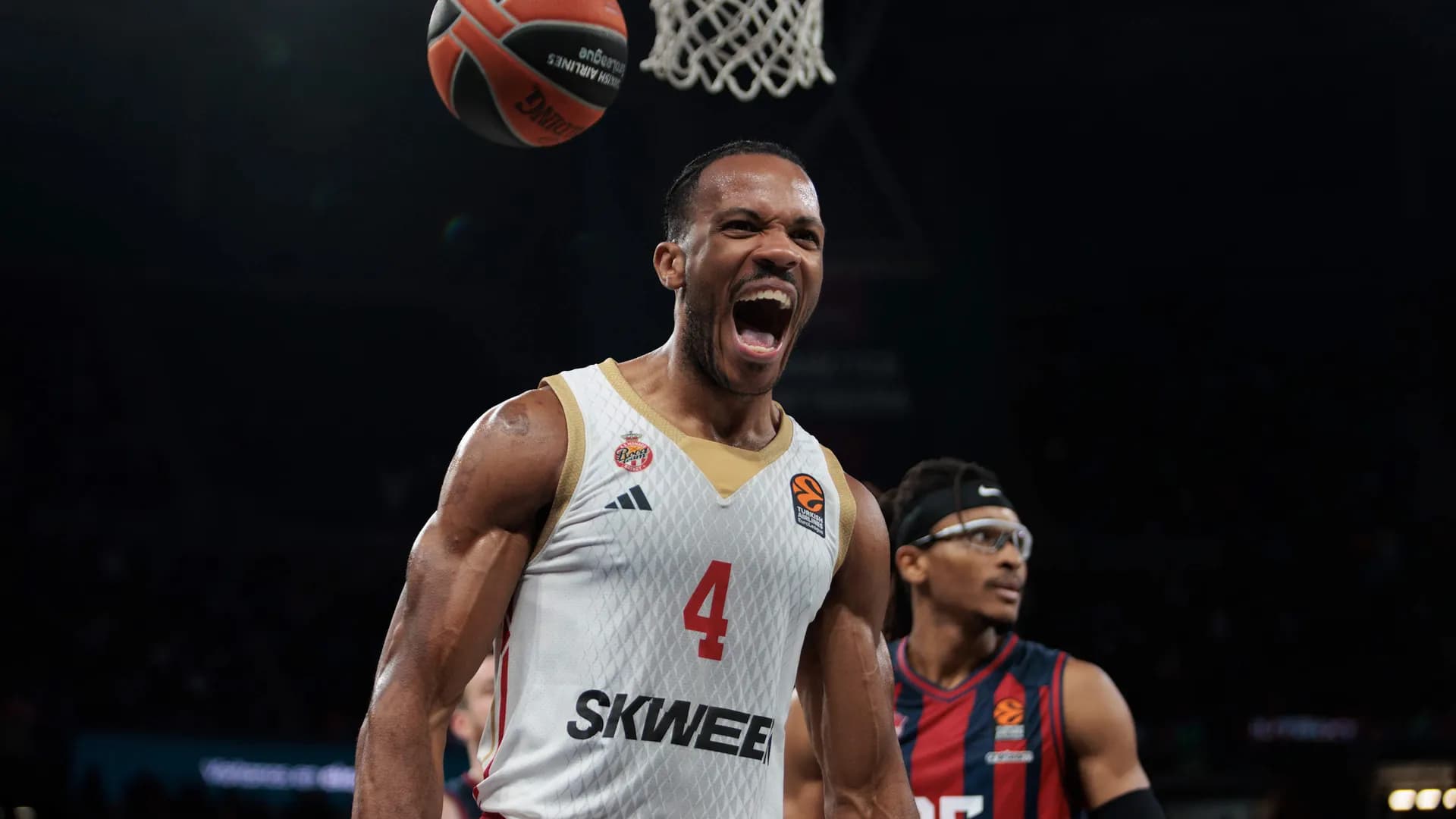 D’une énorme claquette dunk, Jaron Blossomgame délivre Monaco à Vitoria !