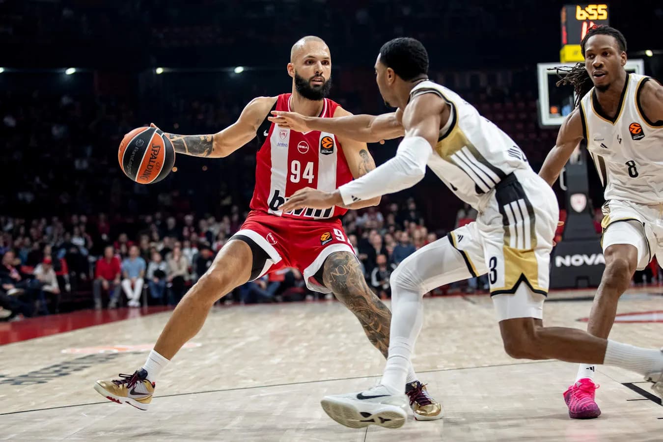 21 points à 7/10 à 3-points : Evan Fournier guide l’Olympiakos à Bologne
