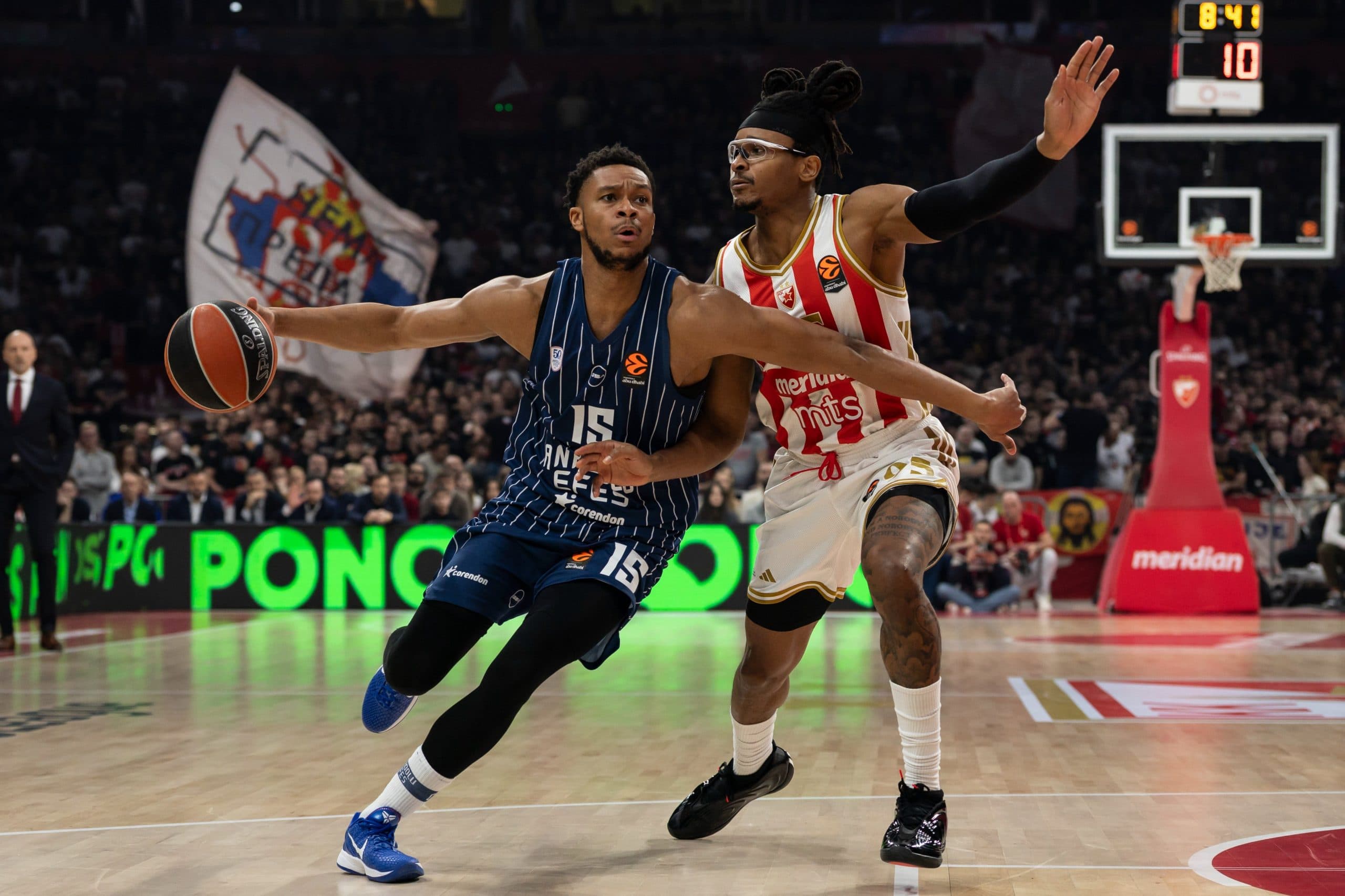 L’Anadolu Efes rechute contre l’Étoile Rouge, malgré Isaïa Cordinier