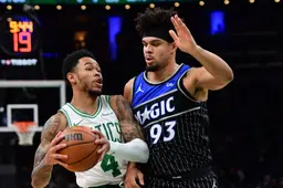 Noah Penda en défense contre Boston ce dimanche