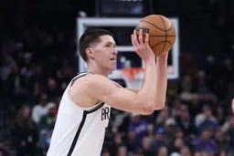 Egor Demin au tir contre le Utah Jazz