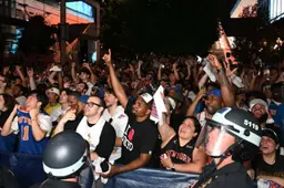 Les célébrations du titre NBA des Knicks ont entraîné de nombreux débordements à New York samedi.