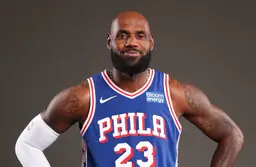 LeBron James sous les couleurs des 76ers lors du Media Day.