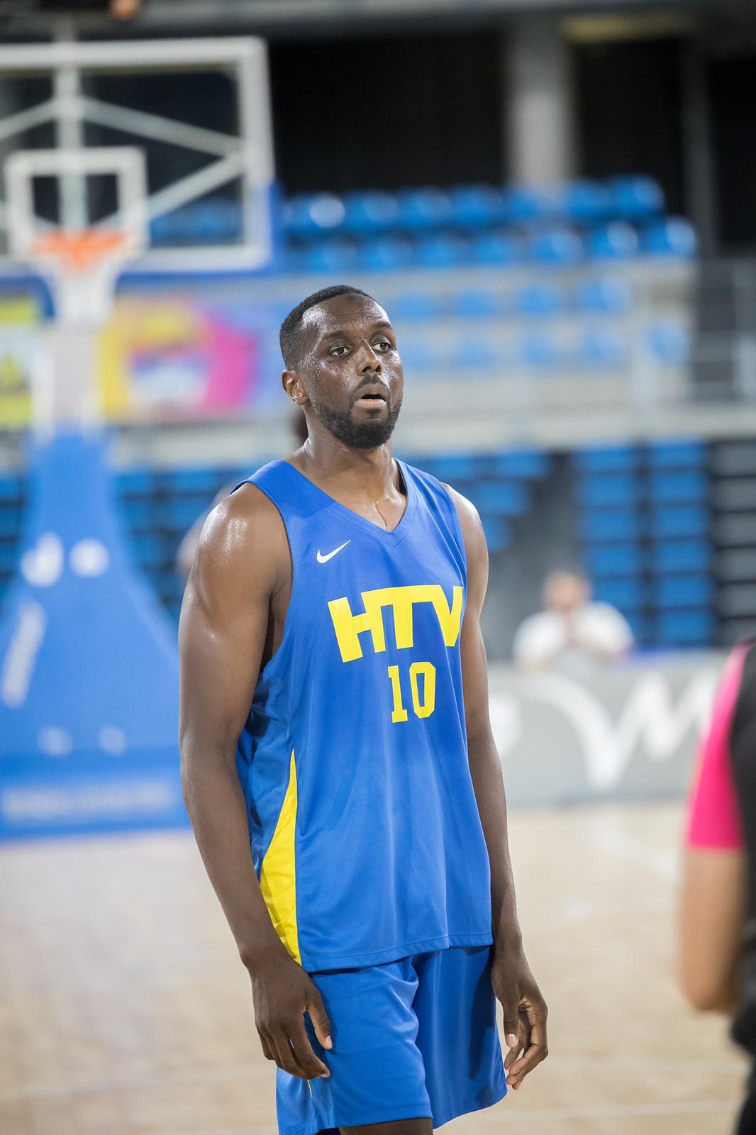 Oumarou Baradji, champion de NM1 avec le HTV, reste dans le coin, au SMUC Marseille