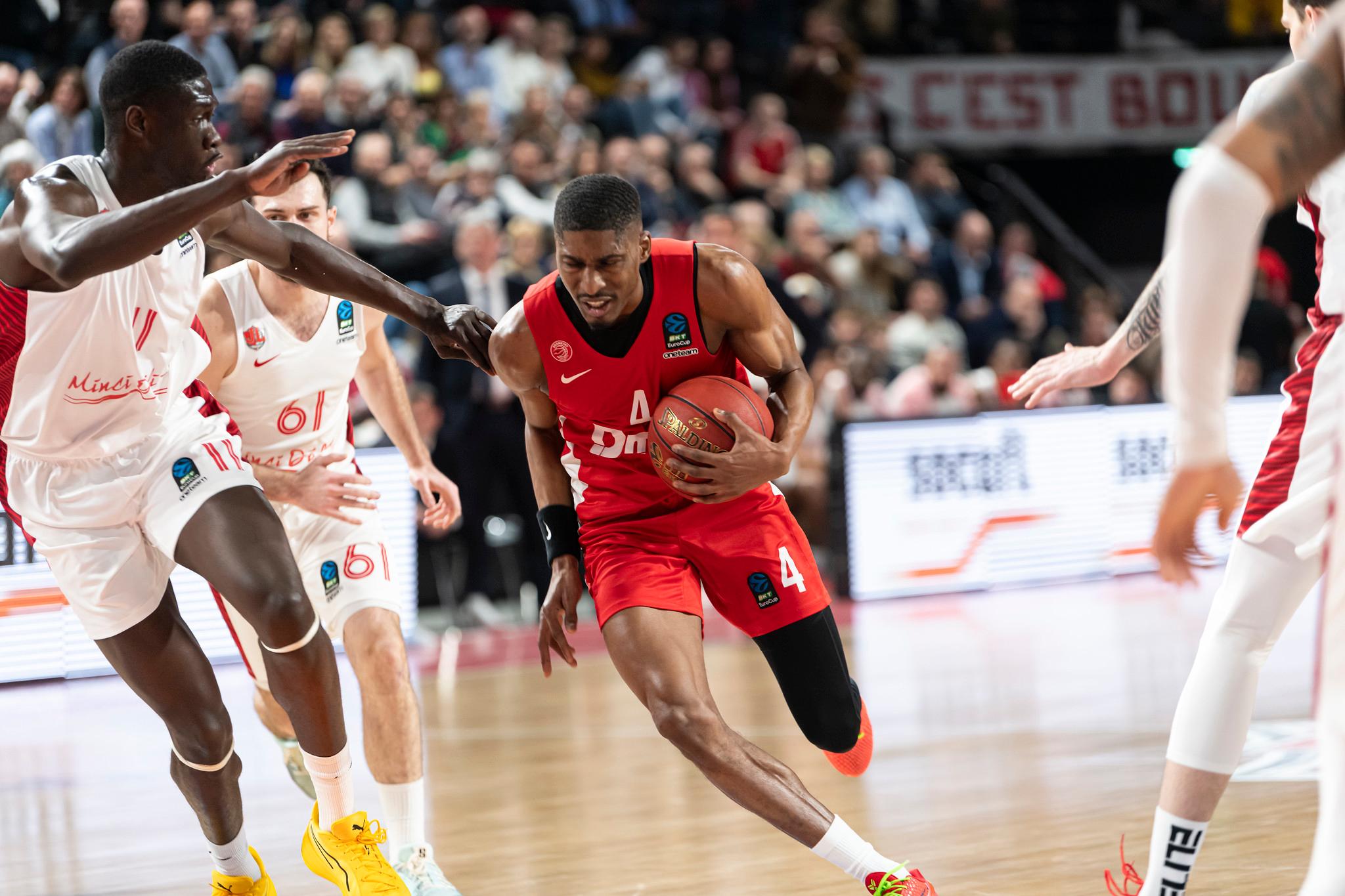 Ronald March en mission à Hong Kong pour les playoffs