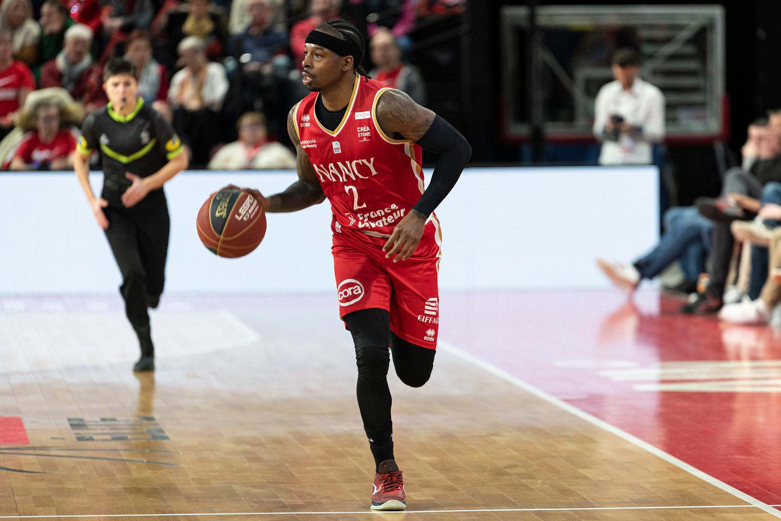 Darrin Govens retourne en Hongrie