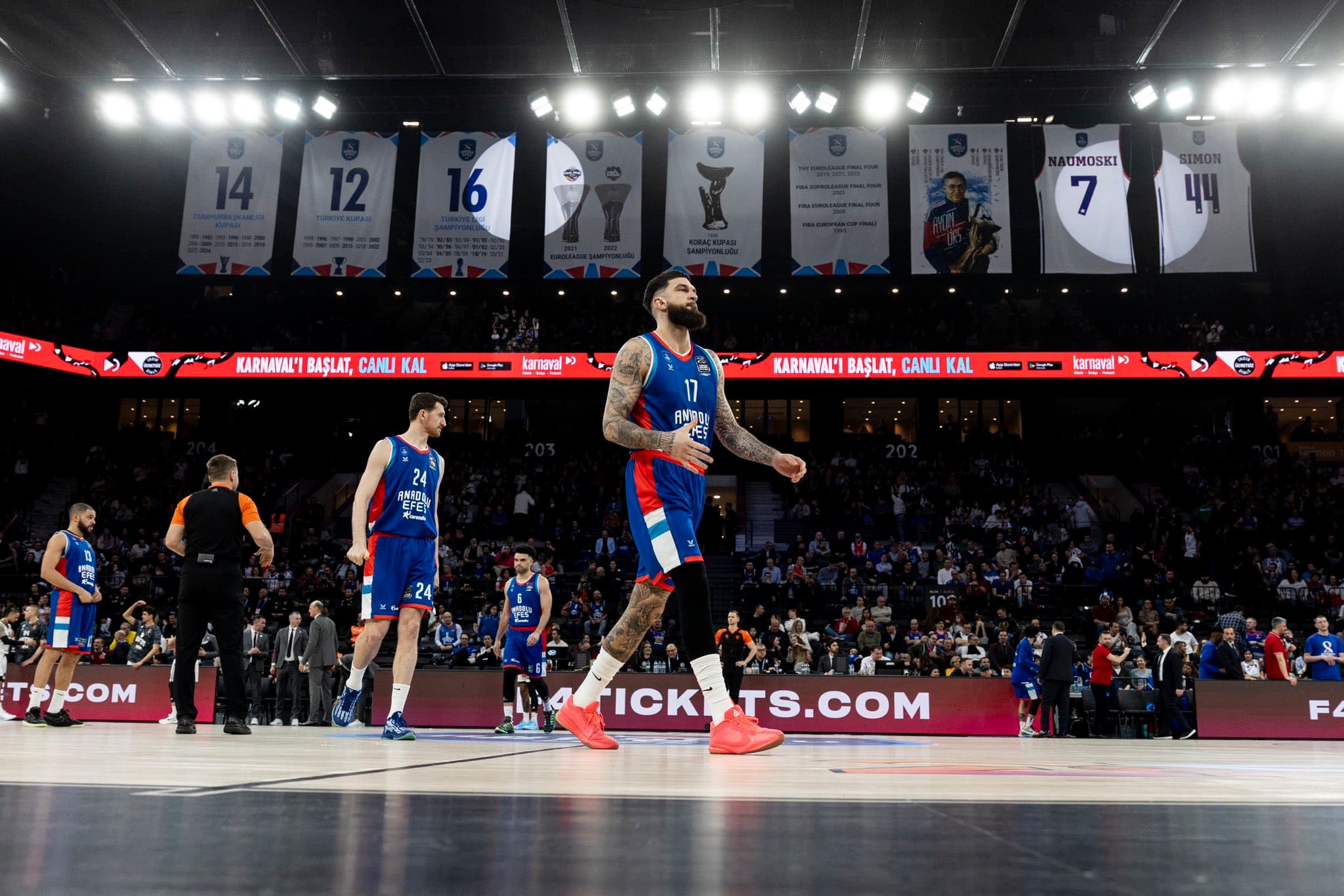 Vincent Poirier claque son meilleur match avec l’Anadolu Efes Istanbul : « Il fallait que je domine ! »