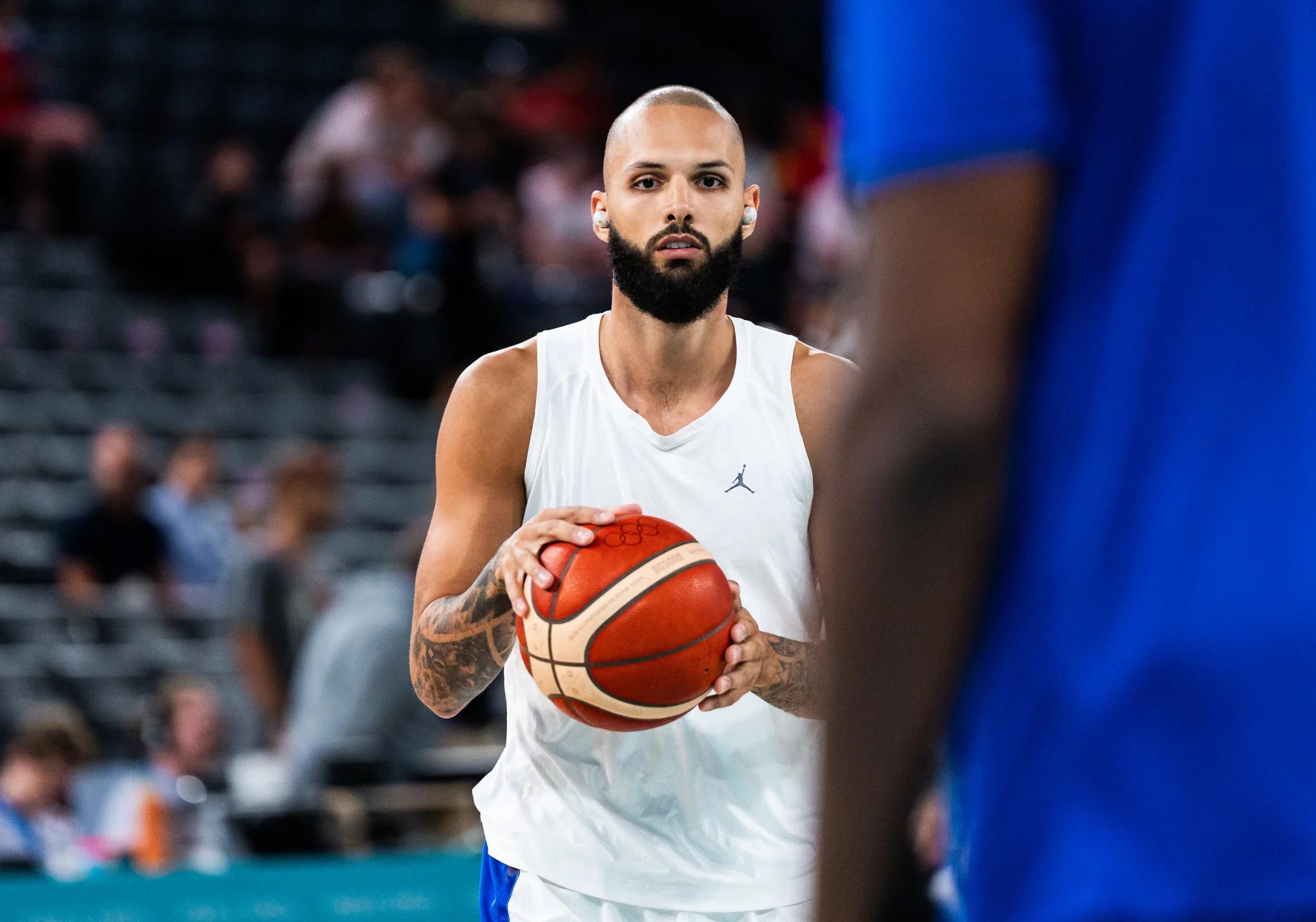 Toujours sans contrat, Evan Fournier attire les convoitises en Europe