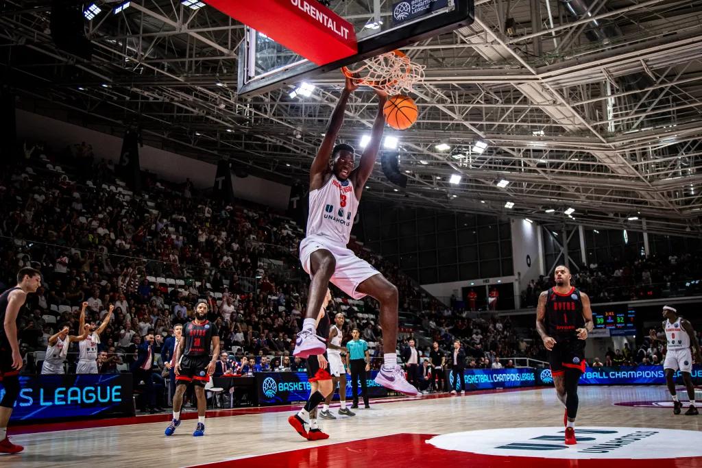 Hugo Besson réussit ses grands débuts en BCL, Stéphane Gombauld rentable