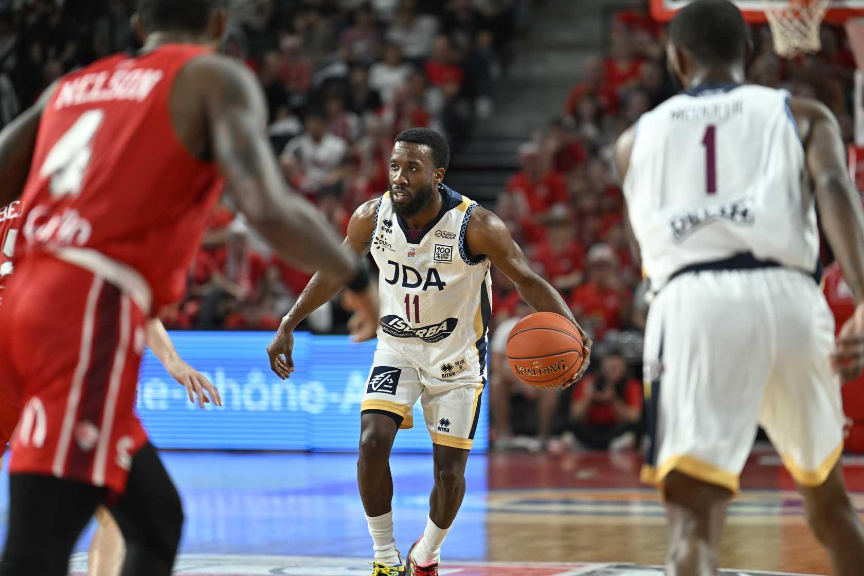 Inusable, David Holston inscrit le tir de la gagne pour Dijon chez la JL Bourg !