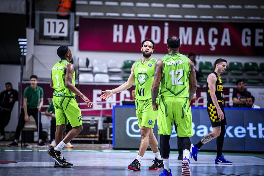 Peristeri et Tofas Bursa décrochent un match 3 en quarts de la BCL