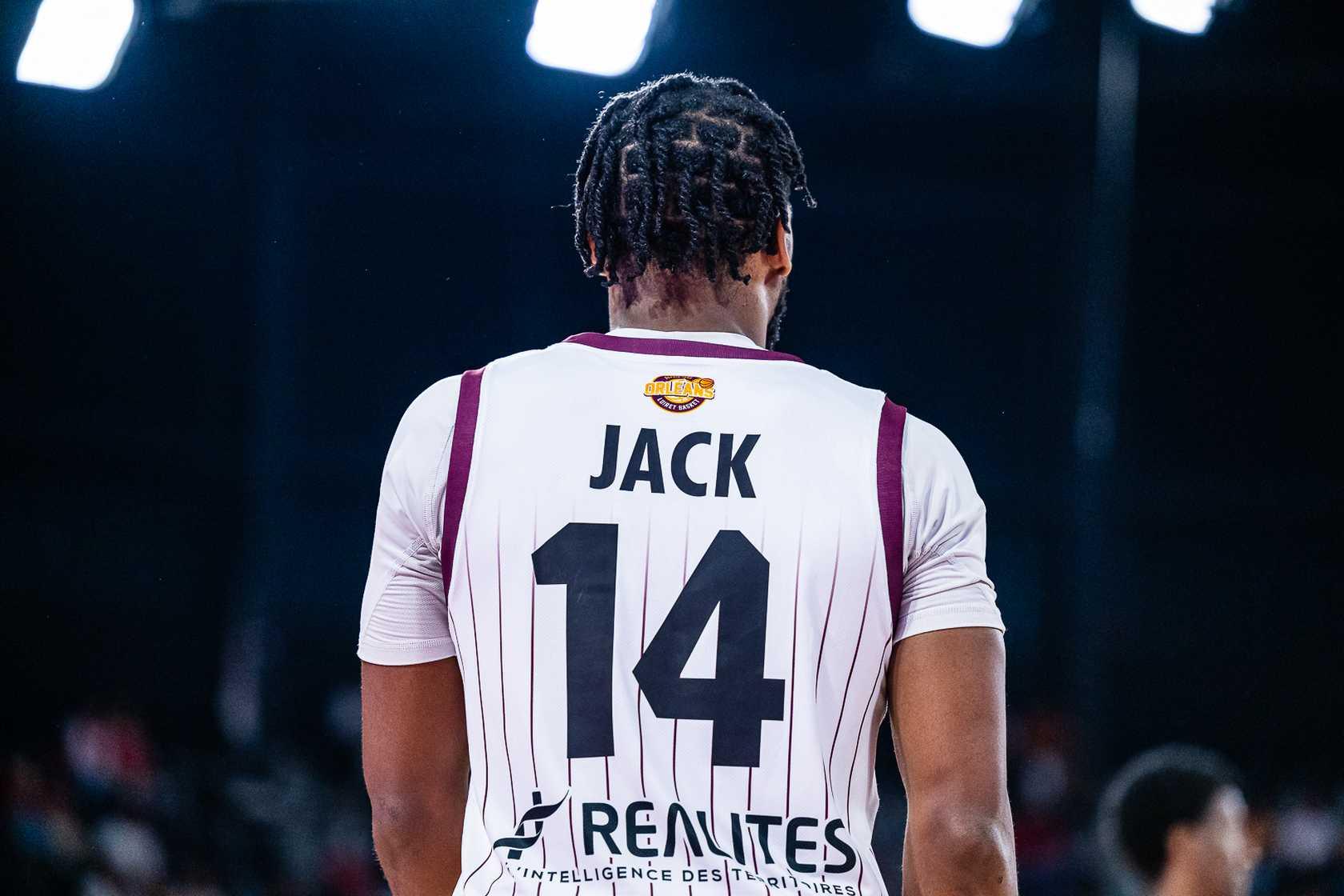 Maceo Jack (Orléans), un carton pour fêter la présence de sa mère, légende de Syracuse, au match