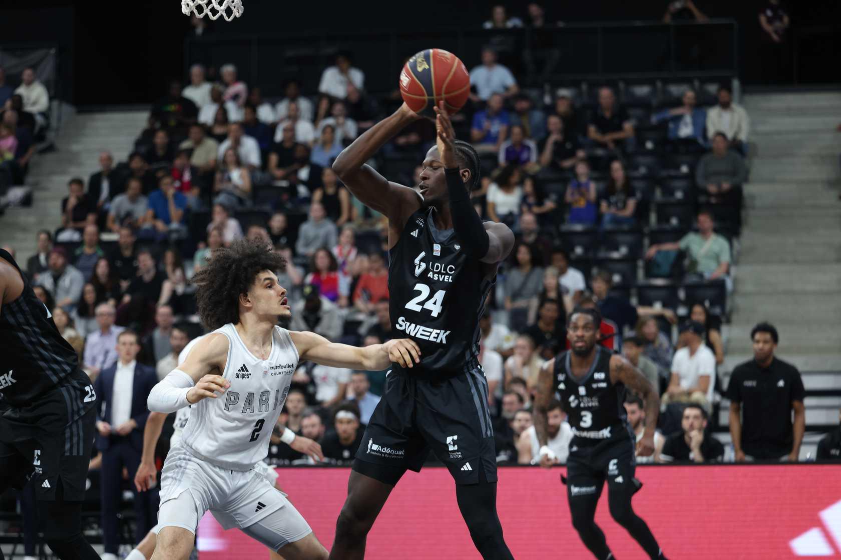 L&rsquo;ASVEL égalise et reprend l&rsquo;avantage du terrain face à Paris