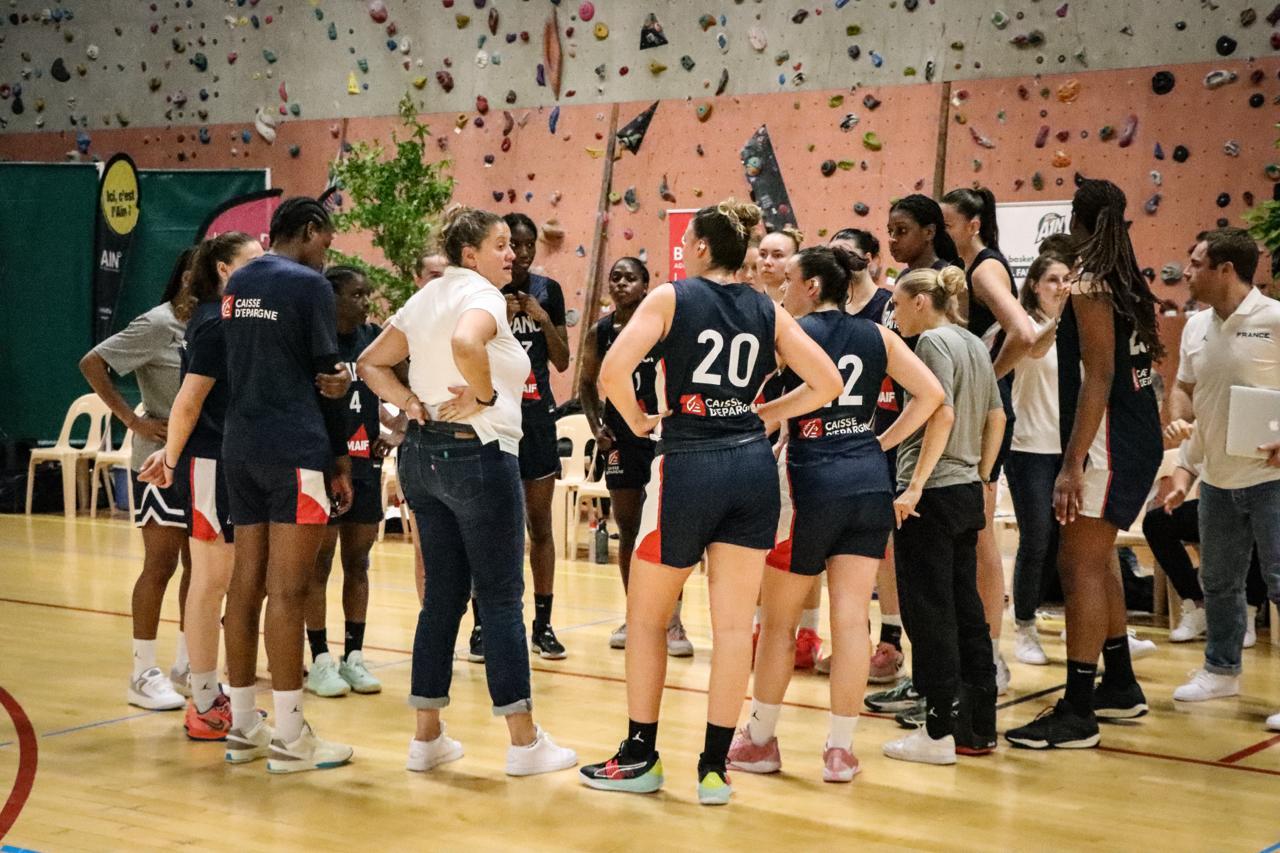 Les Bleuettes remportent le tournoi du GS Carriat, première réussie pour Julie Barennes