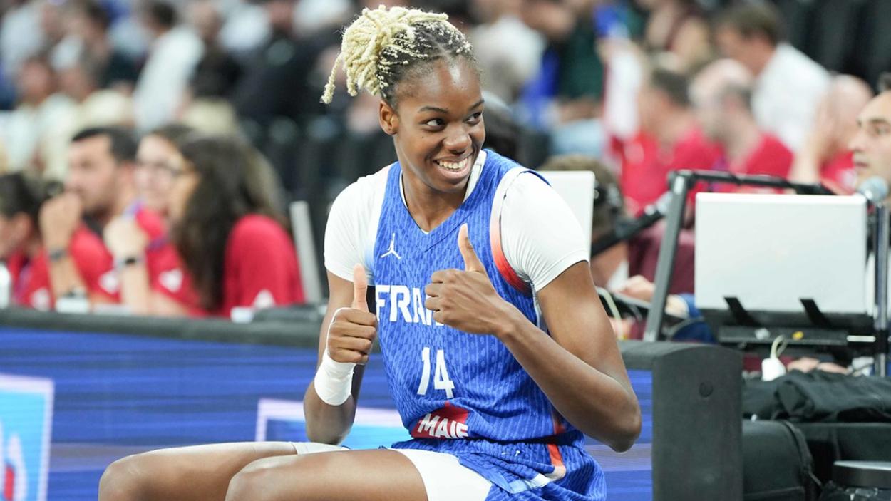 Dominique Malonga (France) face à la Serbie