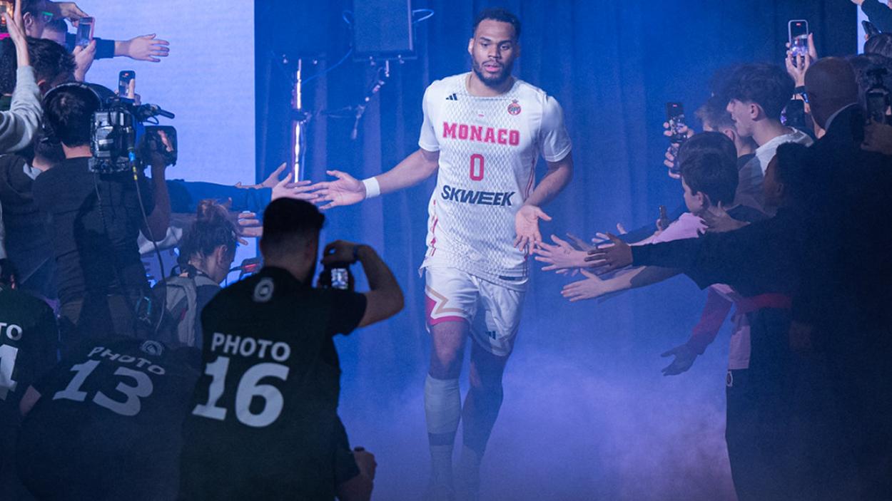 Elie Okobo lors de la présentation des équipes