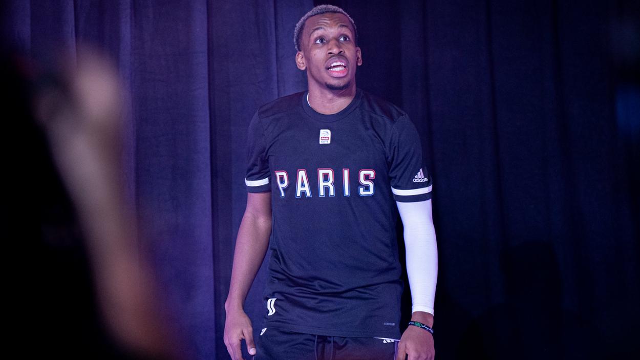 T.J. Shorts (Paris Basketball) lors de la présentation des équipes