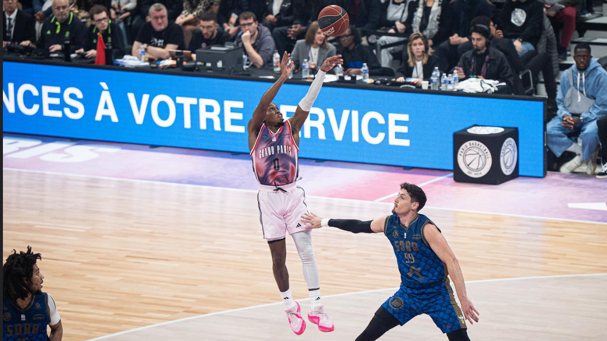 T.J. Shorts (Paris Basketball) au tir extérieur