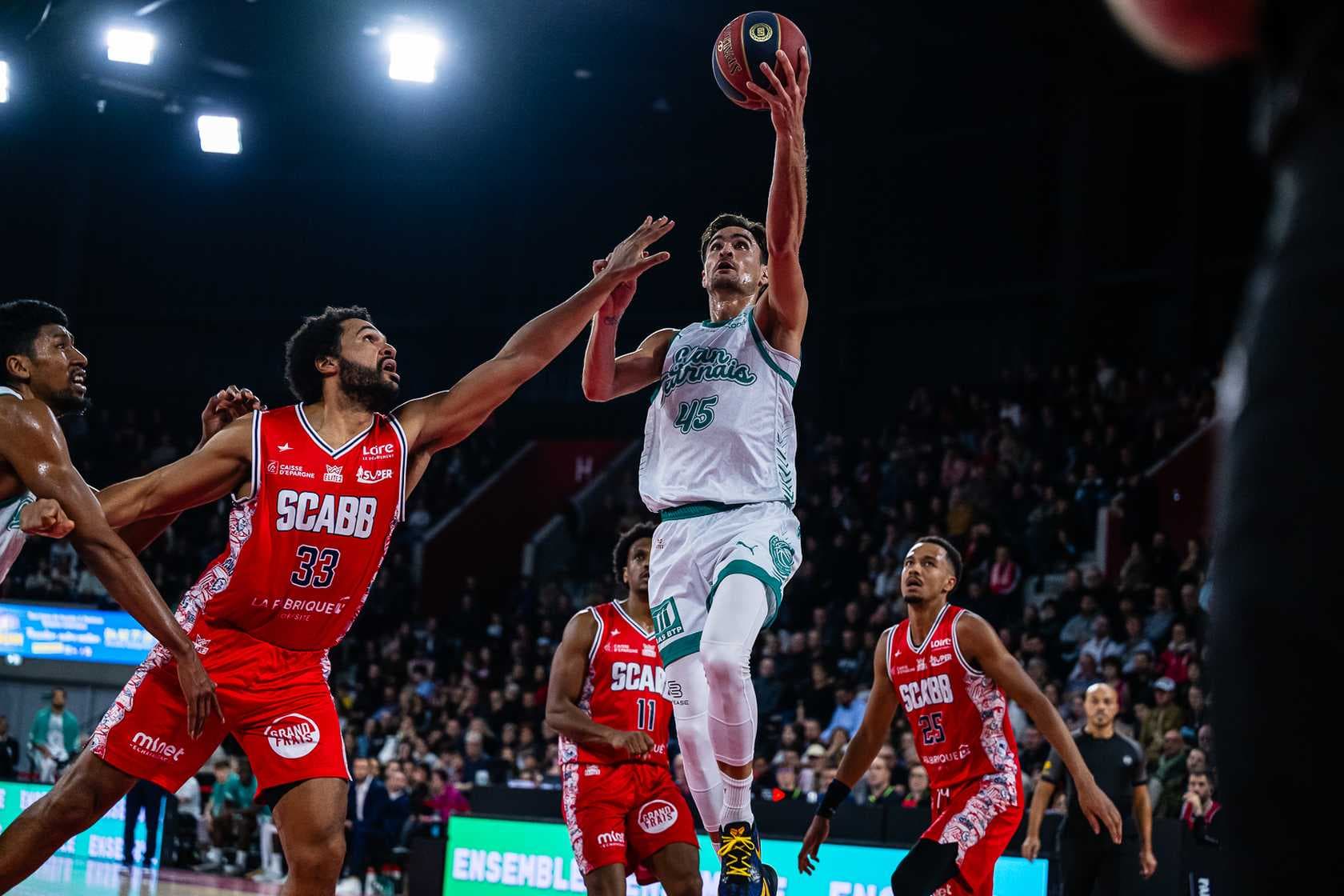 Sur un buzzer-beater d’un irrésistible Thomas Cornely (41 d’éval’), l’Élan Béarnais bat Denain