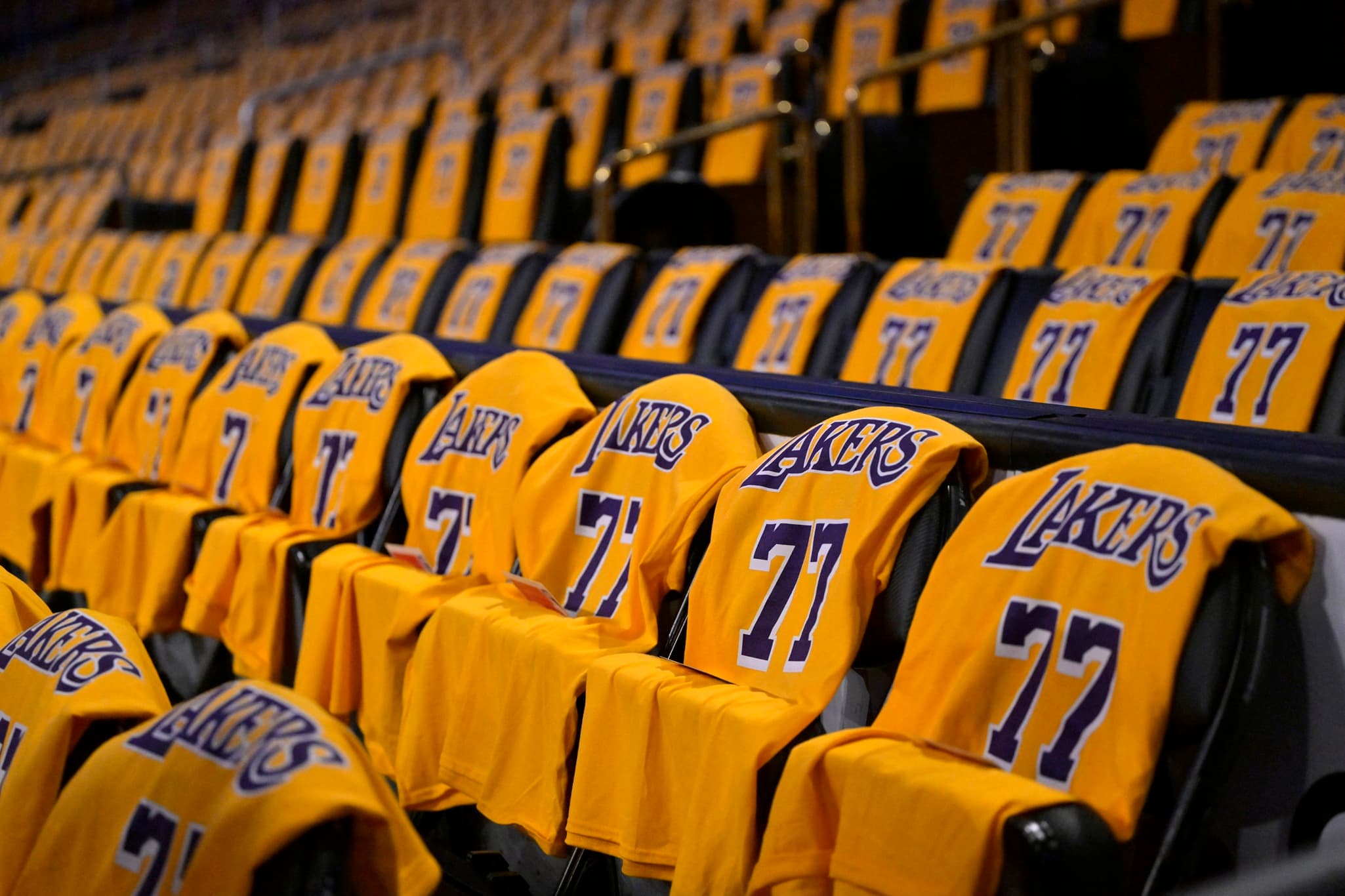 Les Lakers changent de sponsor maillot