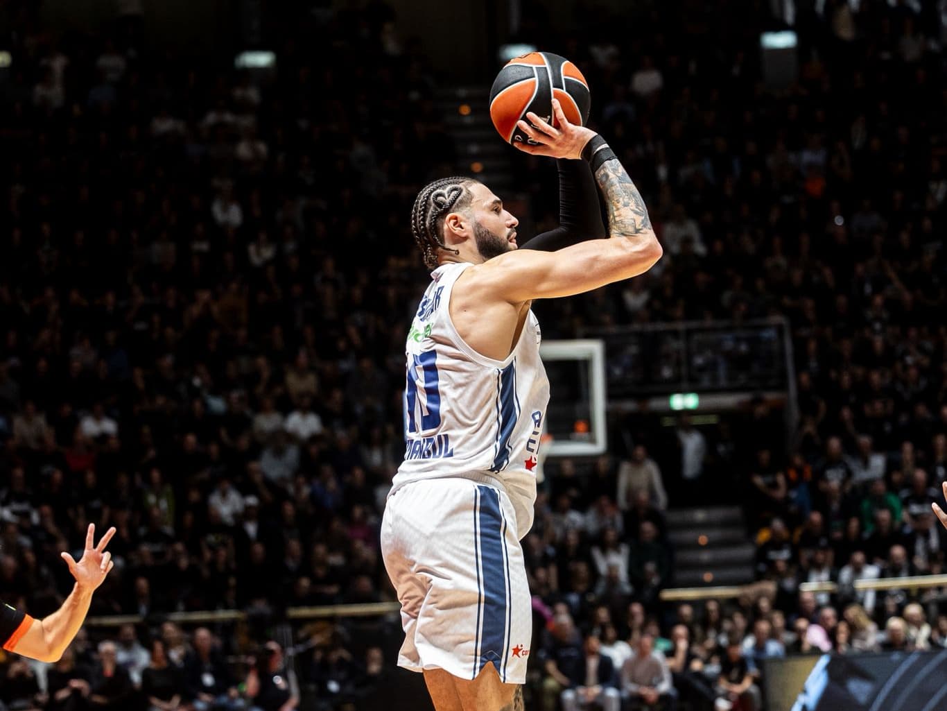 Ultra-clutch contre Barcelone, comme Brice Dessert, Isaïa Cordinier s’évite « des suicides toute la journée demain »