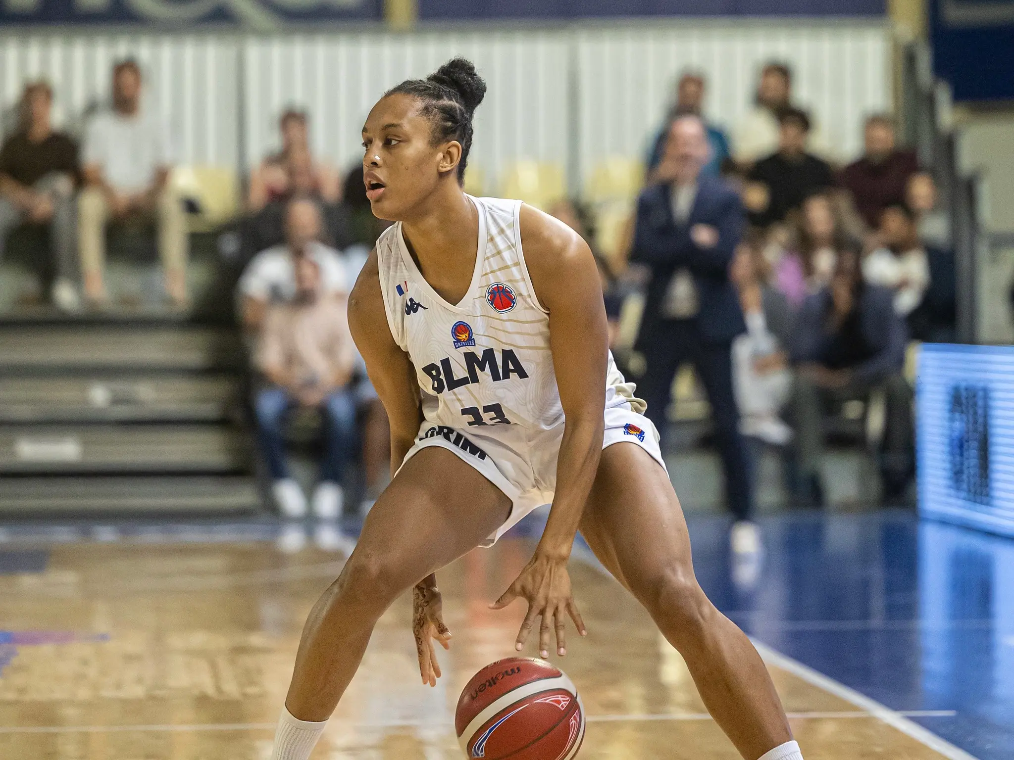 Nell Angloma plante 31 points à 19 ans, Villeneuve-d’Ascq s’offre le scalp du champion, Bourges renverse Charnay