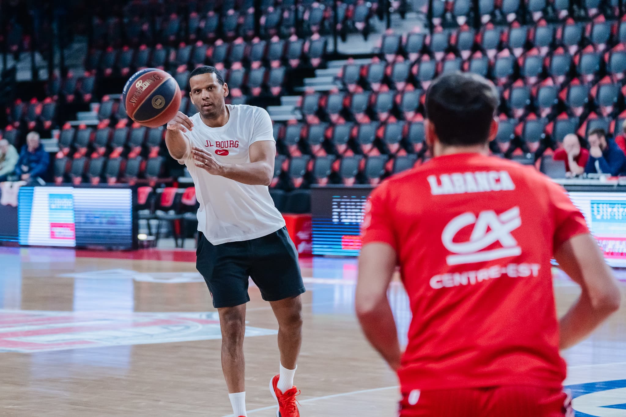 Sammy Mejia, icône de Cholet et apprenti-coach à Bourg : « Parfois, j’ai les doigts qui me démangent sur le banc »