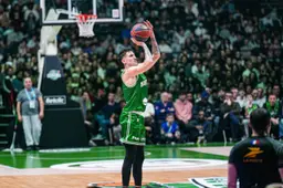 Cette saison avec Nanterre, Paul Lacombe compilait 7,7 points, 2,9 rebonds et 3,3 passes de moyenne en Betclic ÉLITE.
