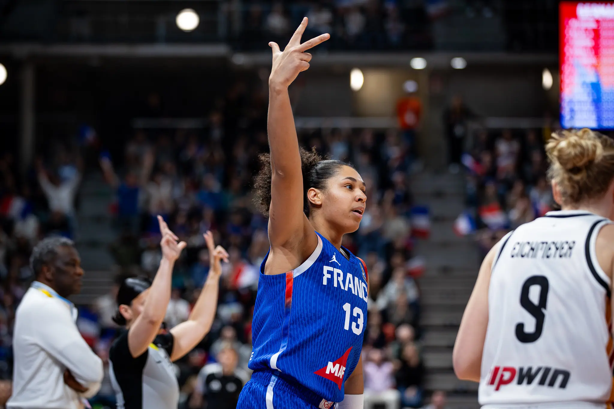 Janelle Salaün enthousiaste pour l’avenir des Bleues : « Il y a tellement de potentiel dans cette équipe de France ! »