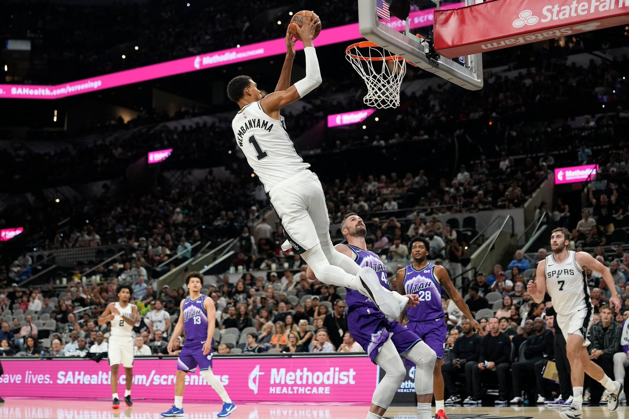 « Un allez-hop de Victor Wembanyama à la sirène » : le ministère de la Culture veut franciser le basket