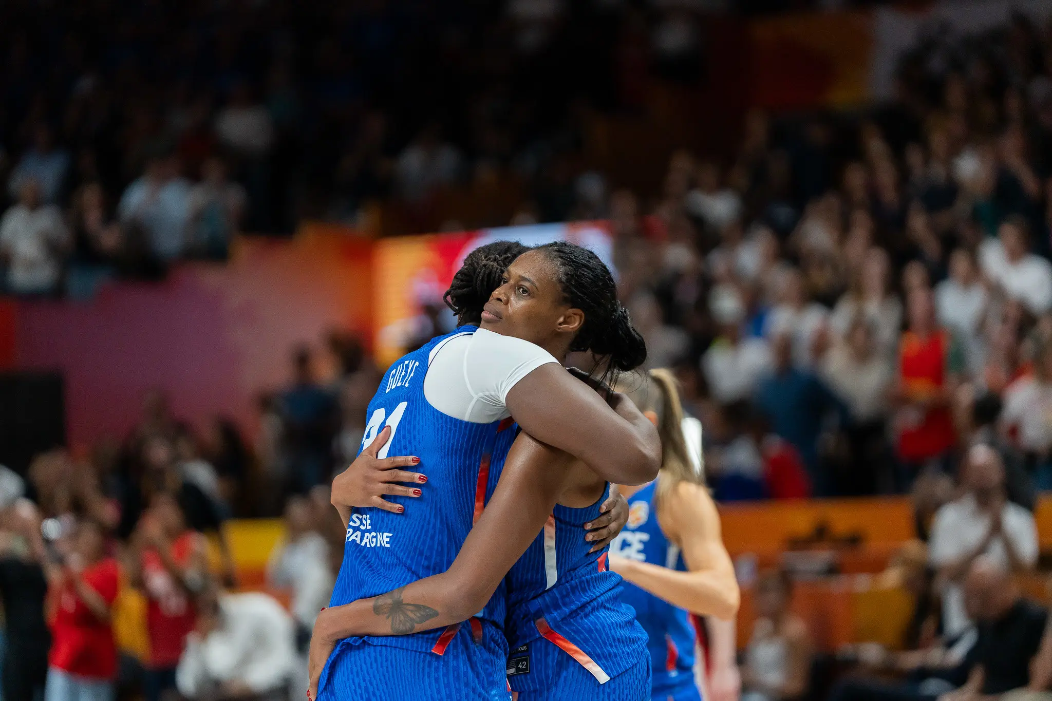 Valériane Ayayi et les Bleues continuent de courir derrière la médaille d’or : « Il faut encore qu’on grandisse »