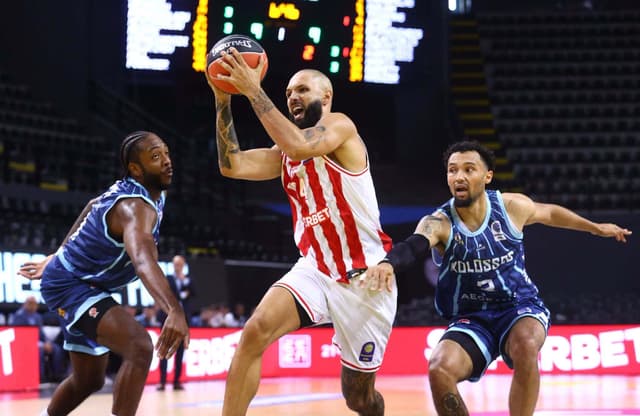 14 points pour Fournier, 30 pour Montero : l'Olympiakos enchaîne