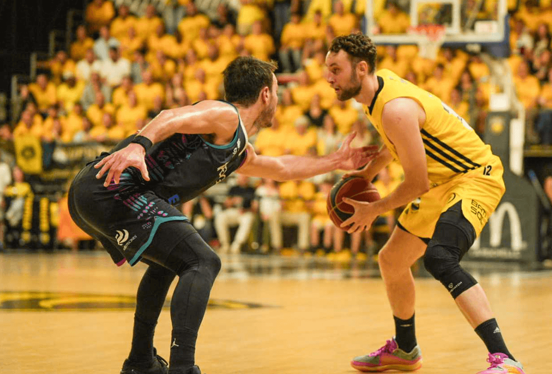 La Rochelle, victorieuse de Boulazac à l’aller, n’est plus qu’à un succès de la Betclic ELITE !