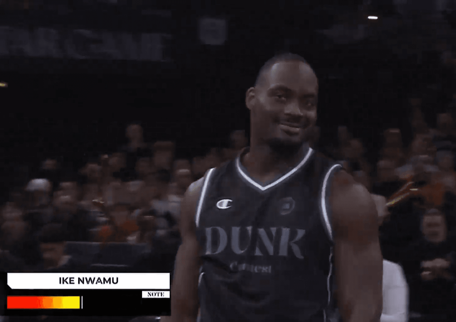 Le vétéran chartrain Ike Nwamu s’adjuge le concours de dunk !