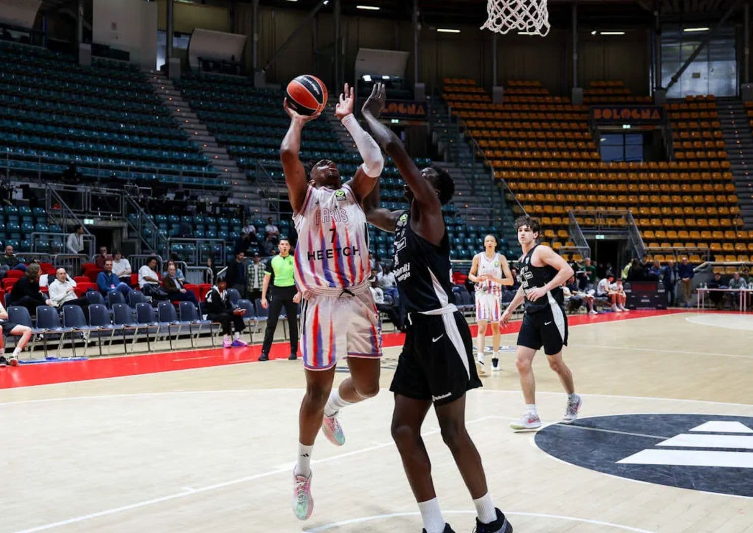 Deuxième défaite en un jour pour les U18 de Paris, déjà condamnés à l’ANGT de Bologne