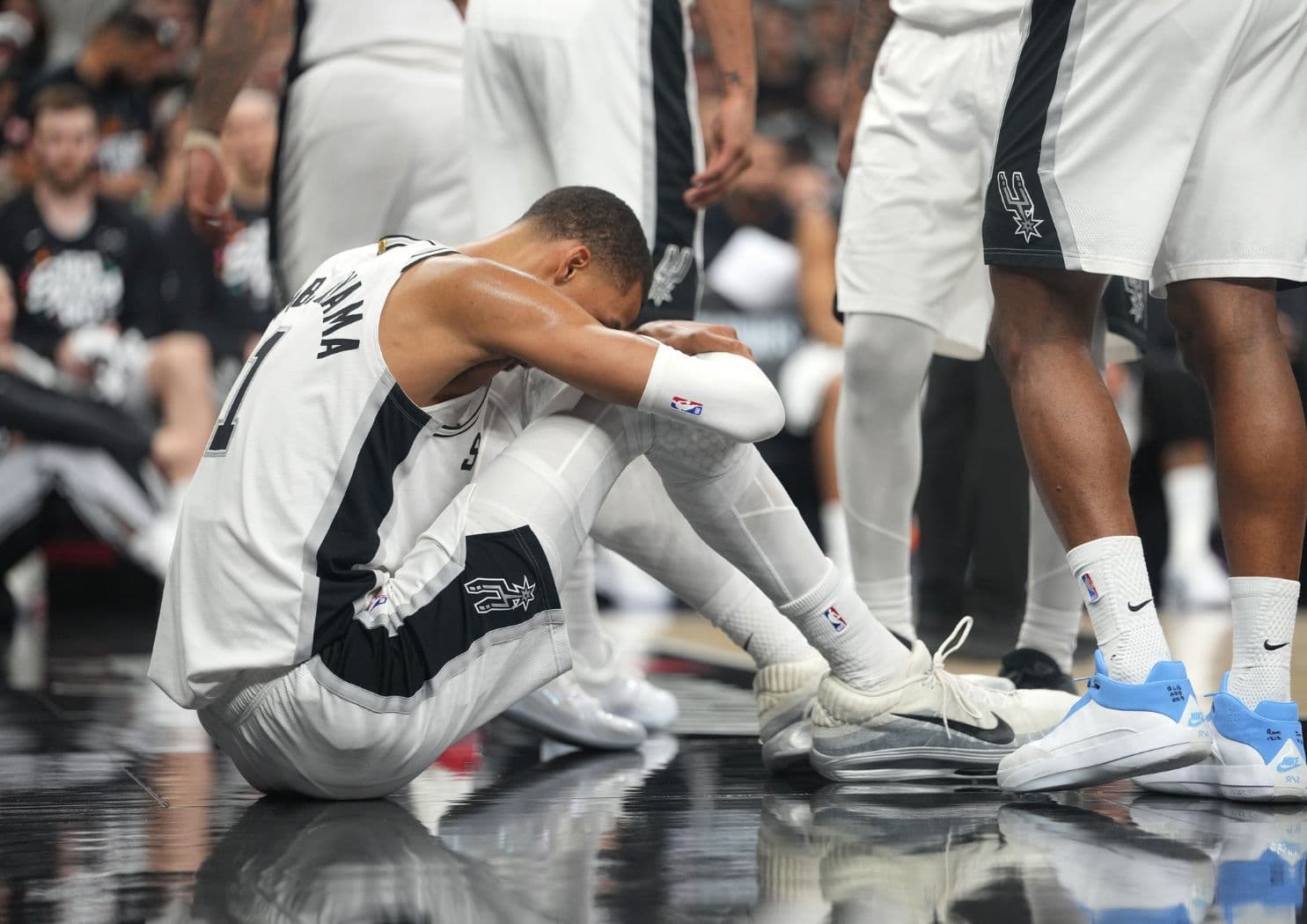 Playoffs NBA : les Spurs perdent Victor Wembanyama et le Game 2 face aux Blazers !