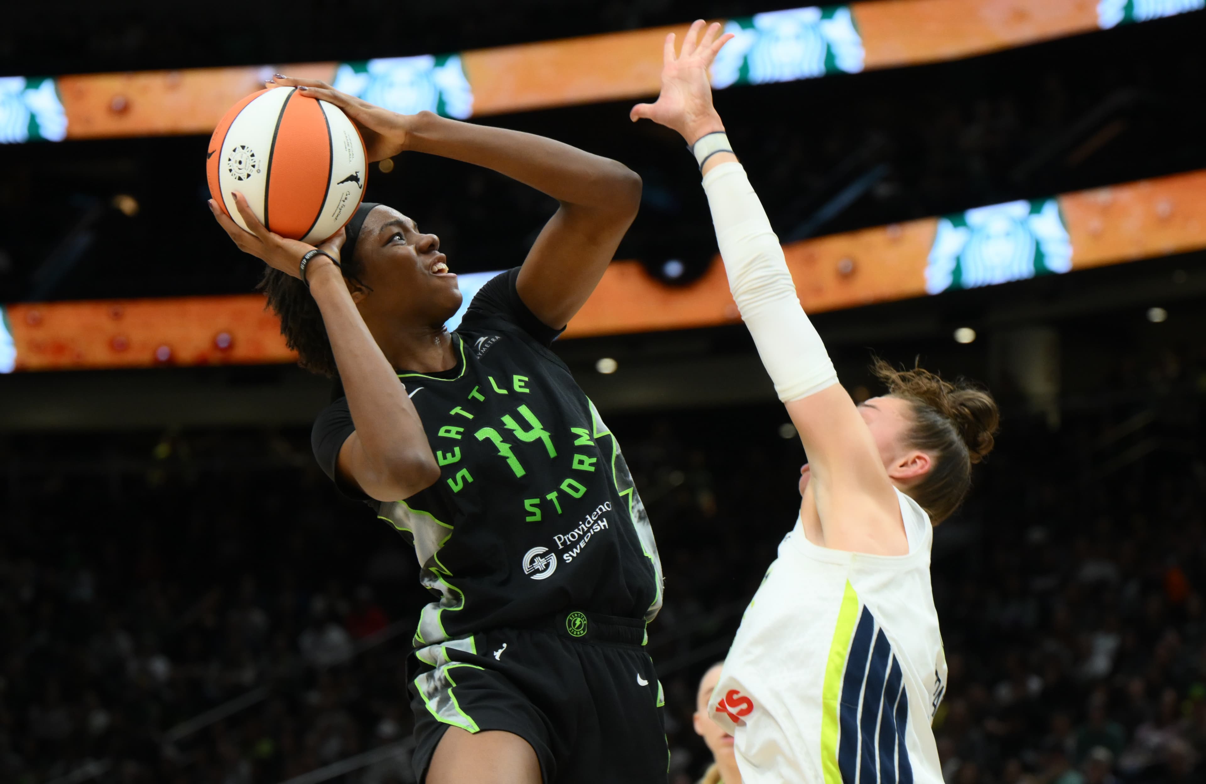 Dominique Malonga s’offre un dernier show en saison régulière, et Marine Fauthoux son record de points