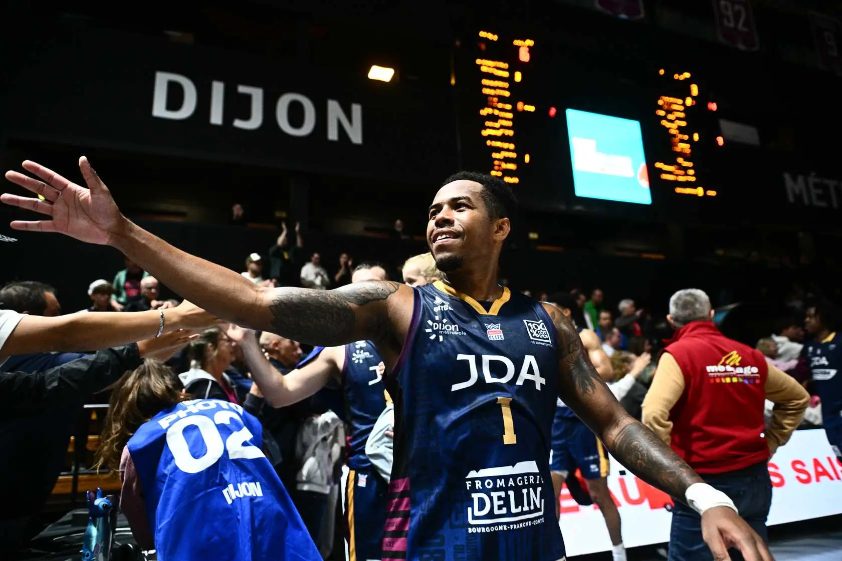 -28 : L'Élan Béarnais sombre face à Justin Bibbins et Dijon