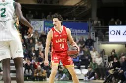 Cette saison avec le SLUC, Enzo Goudou-Sinha cumule 7,3 points, 1,9 rebonds et 2,3 passes. Crédit photo : Pledez.