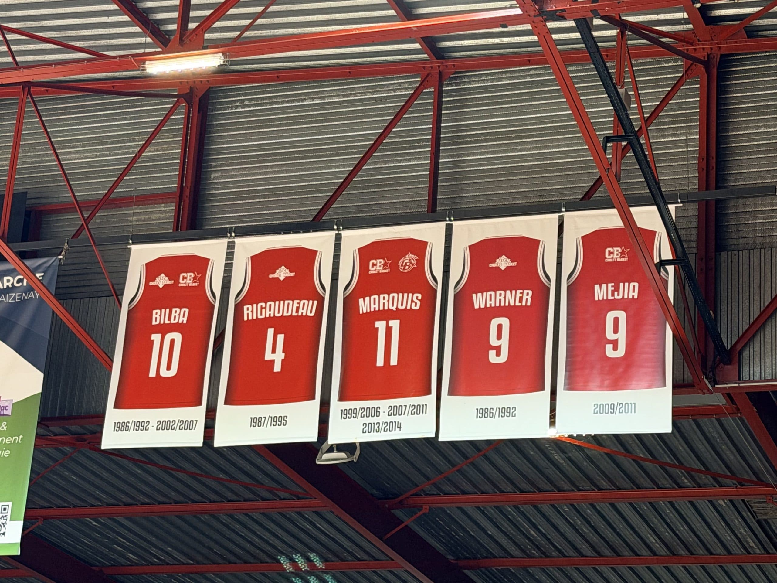 Cholet Basket retire un cinquième maillot, celui de Sammy Mejia