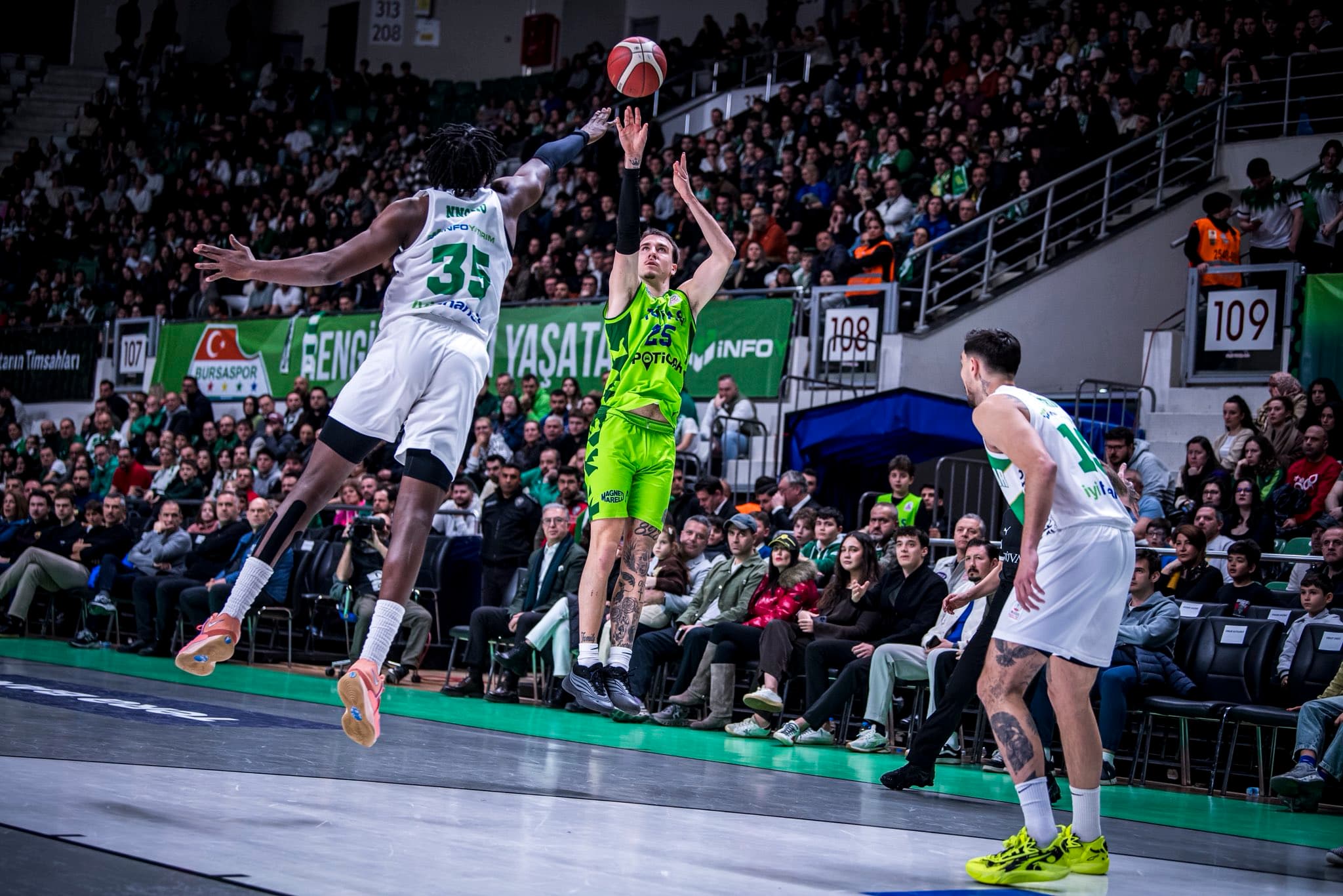 Hugo Besson, chef d’orchestre d’un Tofas héroïque dans le derby de Bursa