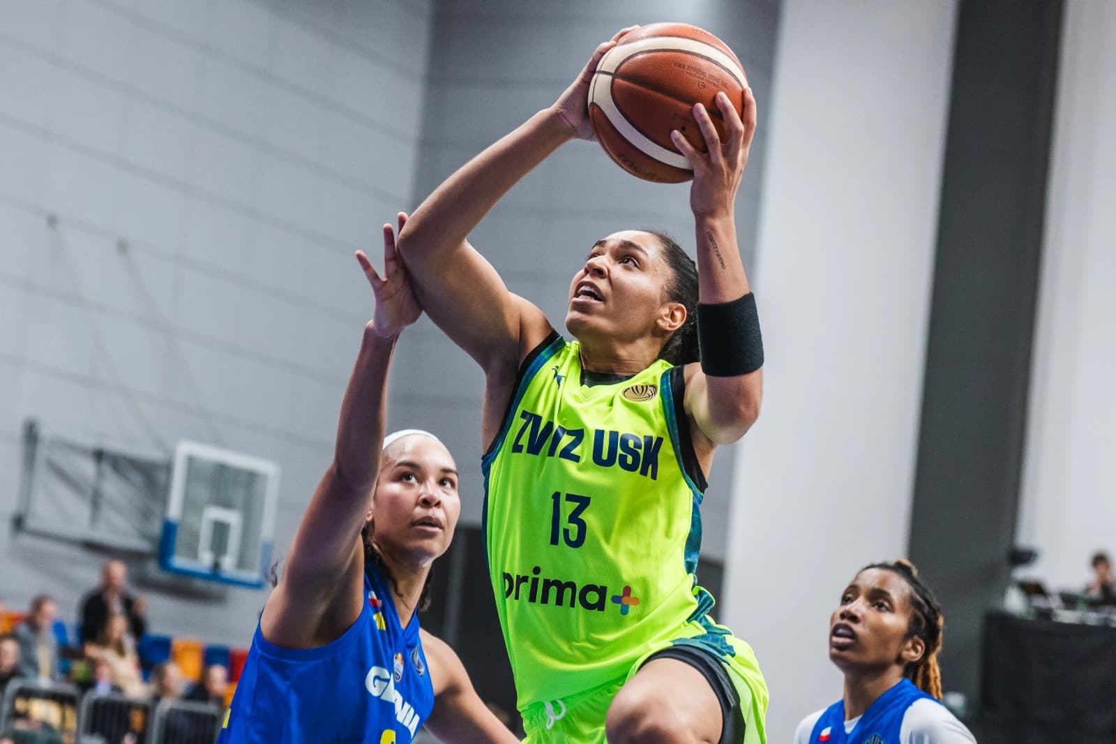 35 points au cumulé : Valériane Ayayi et Janelle Salaün frappent fort à Prague pour le retour de trêve ; Iliana Dossou-Yovo Rupert et Aminata Gueye dominent les raquettes