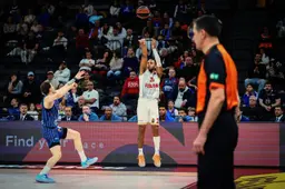 Juhann Begarin a planté deux paniers à 3-points important contre l'Anadolu Efes Istanbul