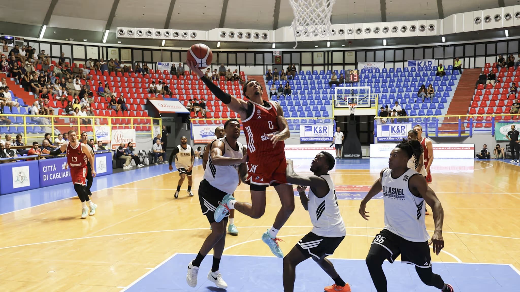 L’ASVEL et la JL Bourg battues, l’Élan béarnais sauve l'honneur à l'étranger