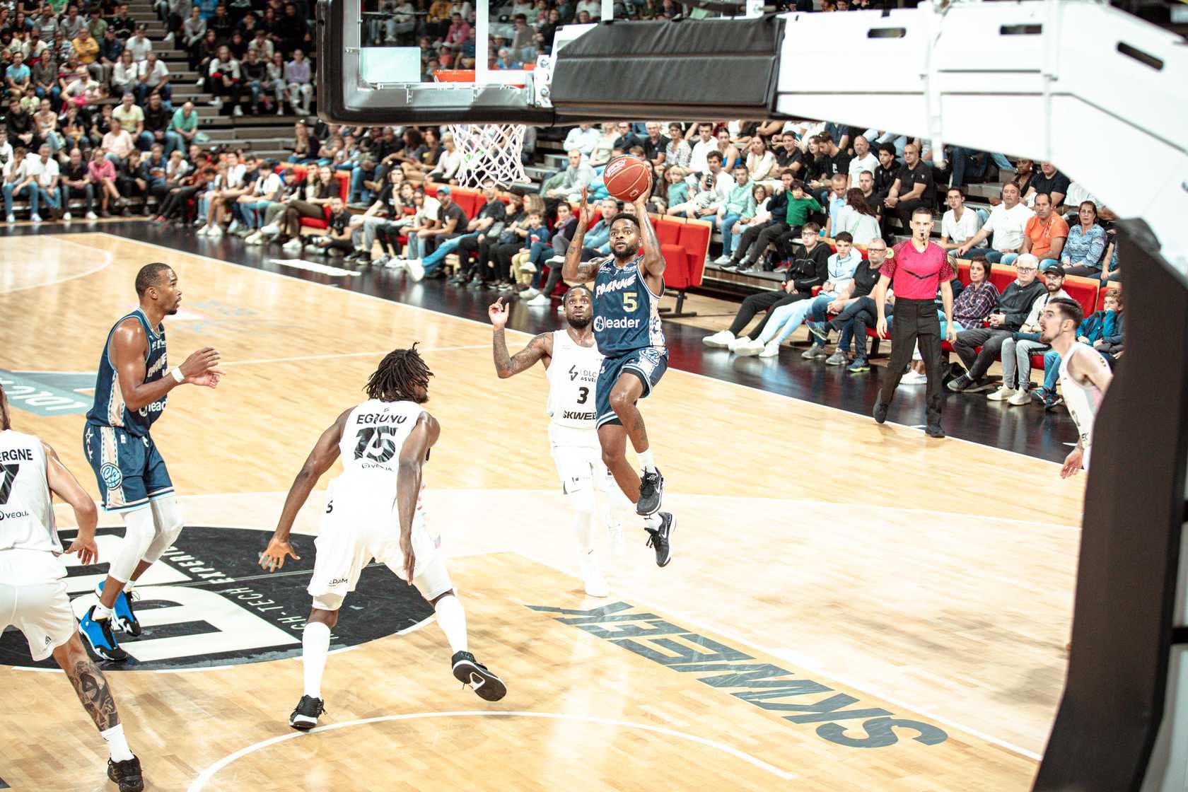 D.J. Cooper, « des pieds dans l’eau à Bangkok » à un retour tonitruant avec Roanne