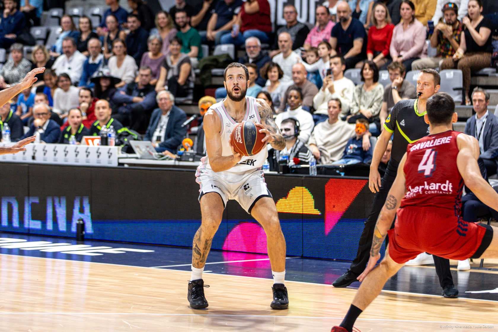 L’ASVEL version Pozzecco surclasse Strasbourg et décroche sa première victoire