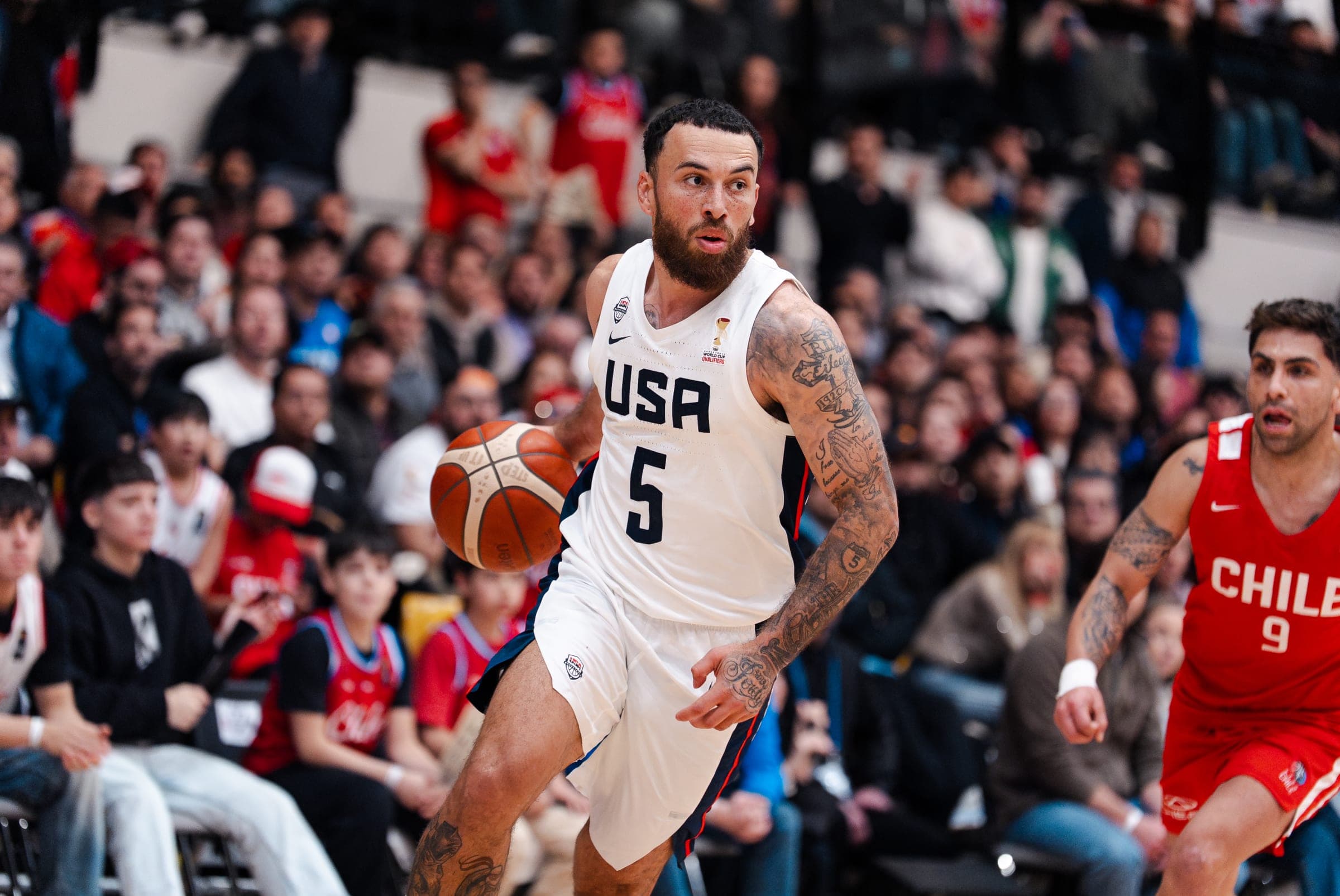 Mike James et Jaron Blossomgame dominent le Chili de Sebastian Herrera